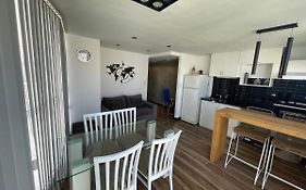 Departamento con PILETA y gran balcón terraza con quincho y asador propio